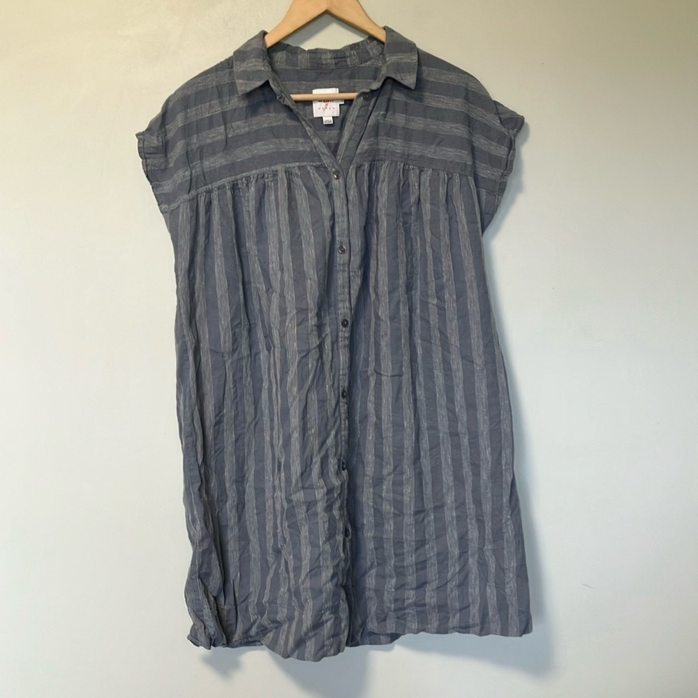 The Nines by HATCH Striped Gray Button-Up Women's Top